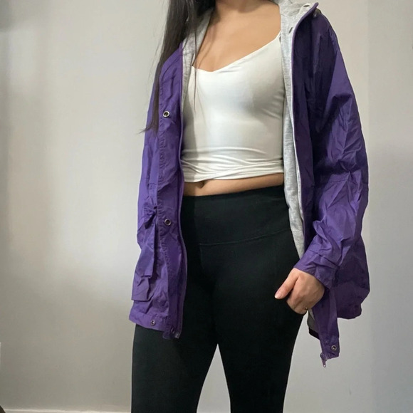 💜 Embrace the Vintage Vibes: Purple Windbreaker  Coat - Size Unknown 🌬️ - Picture 6 of 13